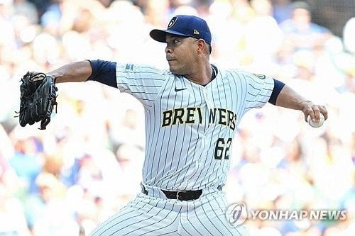 “승률 1위 흔들림”…밀워키, 킨타나 IL 등재로 선발진 비상 / 연합뉴스