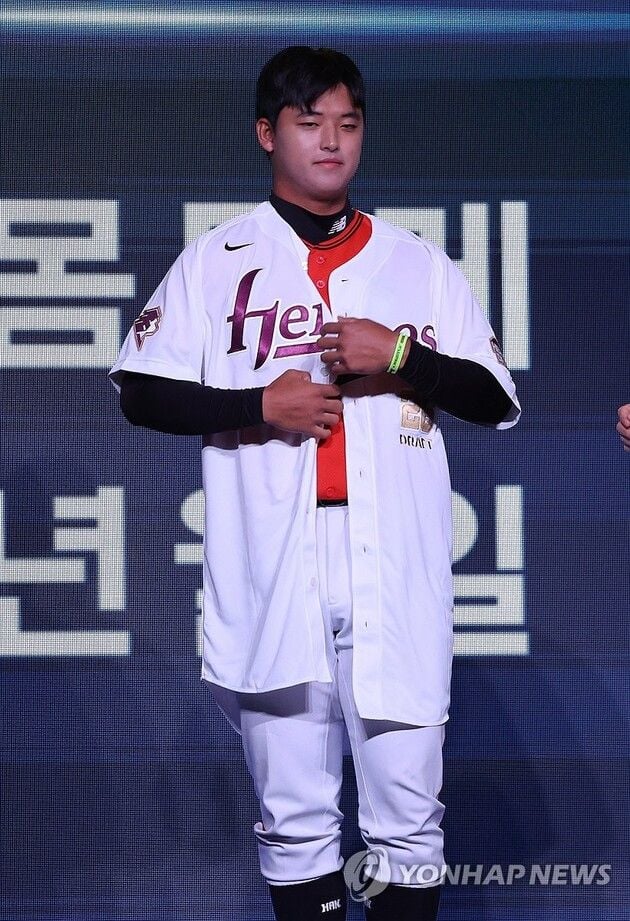 “키움 빠진 드래프트 유니폼”…키움, 스폰서 계약 종료설 전면 부인 / 연합뉴스