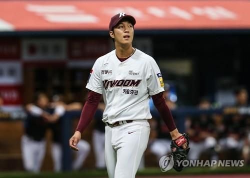 “1군 엔트리 합류”…안우진, 키움과 시즌 동행하며 경험 전수 / 연합뉴스