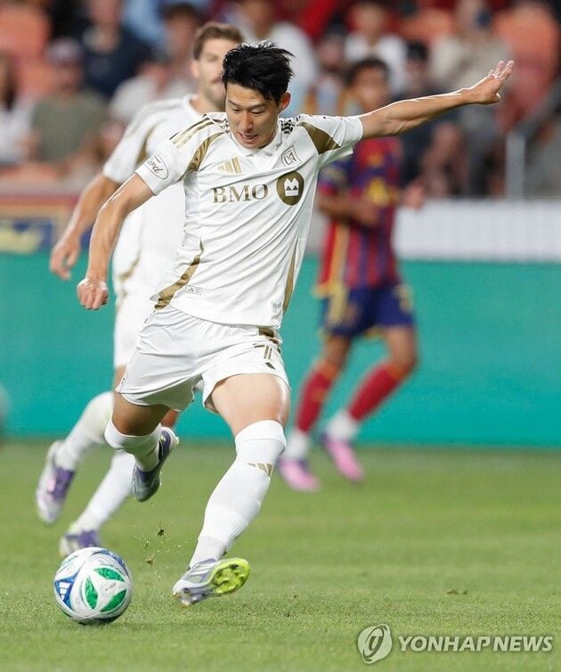 “MLS 첫 해트트릭”…손흥민, LAFC 데뷔 시즌 3골로 4-1 완승 이끌어 / 연합뉴스