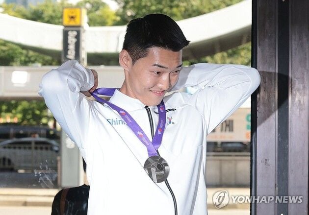 “2m34 은메달 점프”…우상혁, 도쿄 세계선수권에서 재기 성공 / 연합뉴스