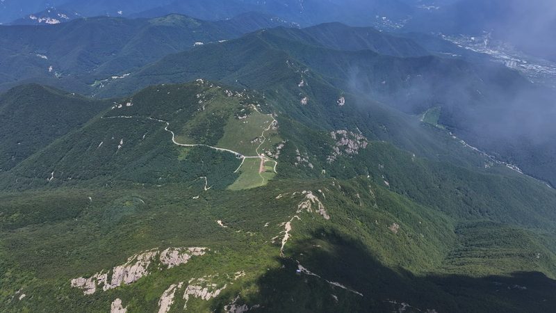 아찔한 능선과 무지개 폭포…‘영상앨범 산’ 이수련·데릭 란, 신불산 여정→자연이 준 위안