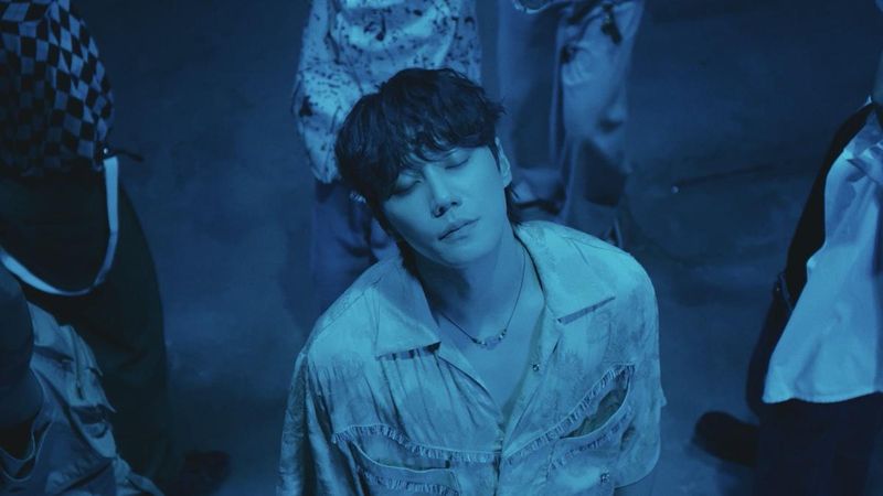 “퍼포먼스 끝판왕 귀환”…이준영, ‘LAST DANCE’로 가요계 강렬 도전→‘Bounce’ MV 티저 공개 / 빌리언스