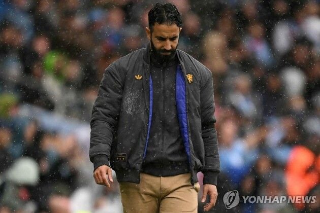 “포메이션 고수 선언”…아모링 감독, 맨유 부진 속 변화론 일축 / 연합뉴스