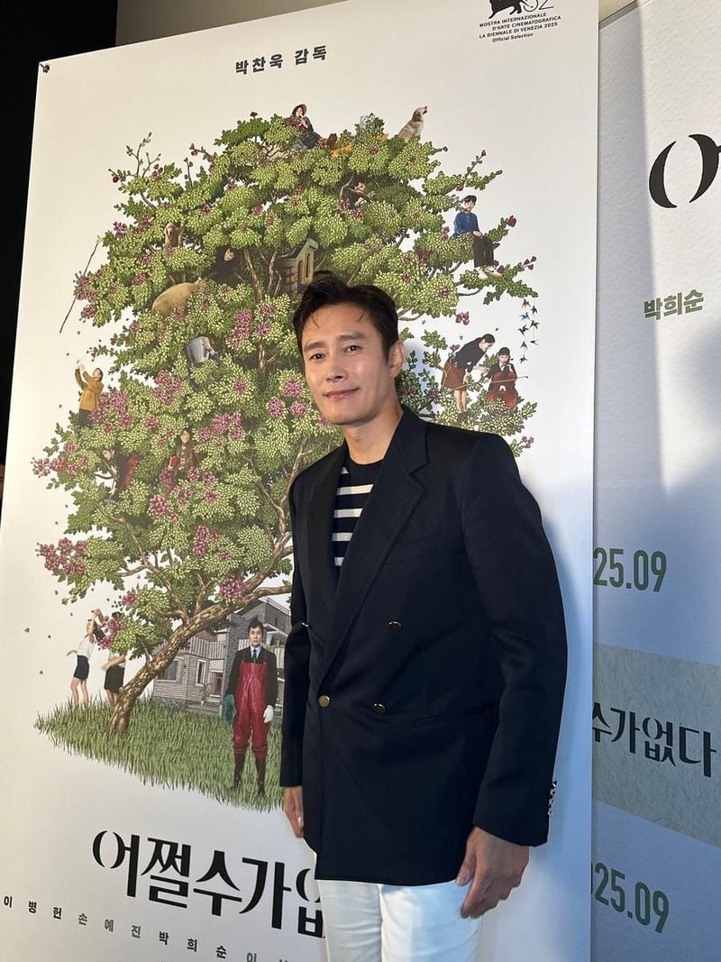 “시간이 흐른 자리”…이병헌, 가을 무드→영화 포스터 앞 존재감 / 배우 이병헌 인스타그램