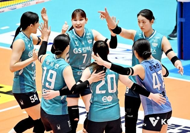 “5세트 대역전극”…GS칼텍스, 페퍼저축은행 꺾고 창단 55주년 승리 / 연합뉴스