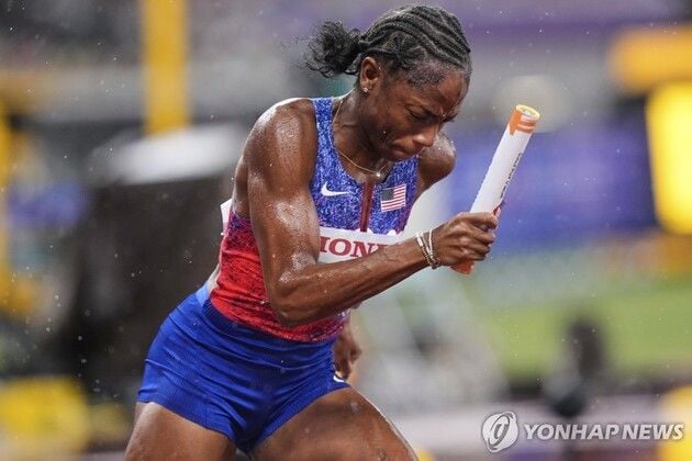 “여자 단거리 3관왕 탄생”…제퍼슨, 세계육상선수권 400m 계주 금메달 / 연합뉴스