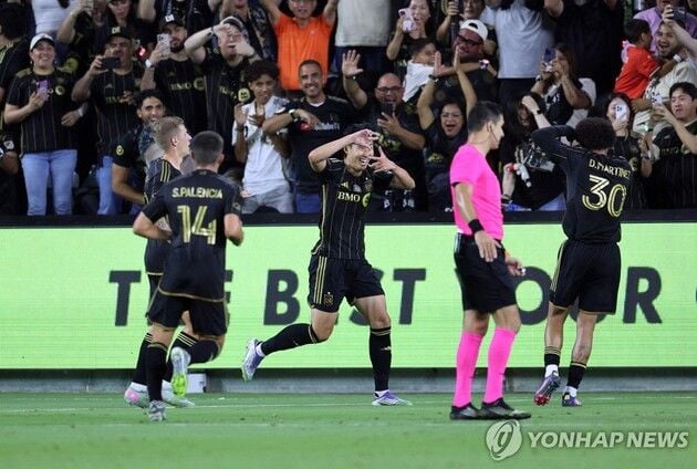 “1골 1도움 맹활약”…손흥민, 첫 홈경기 득점에 3경기 연속골 / 연합뉴스