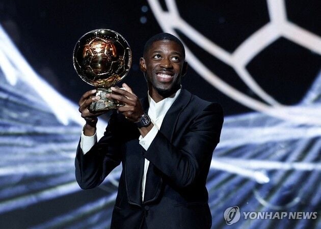 “53경기 35골 14도움”…뎀벨레, PSG 트레블 주역으로 2025 발롱도르 수상 / 연합뉴스