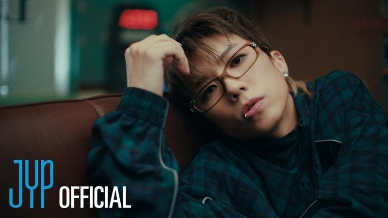 “타고난 춤꾼의 귀환”…장우영, ‘늪’ 트랙 비디오로 퍼포머 진가→컴백 음악 활동 매듭 / JYP엔터테인먼트