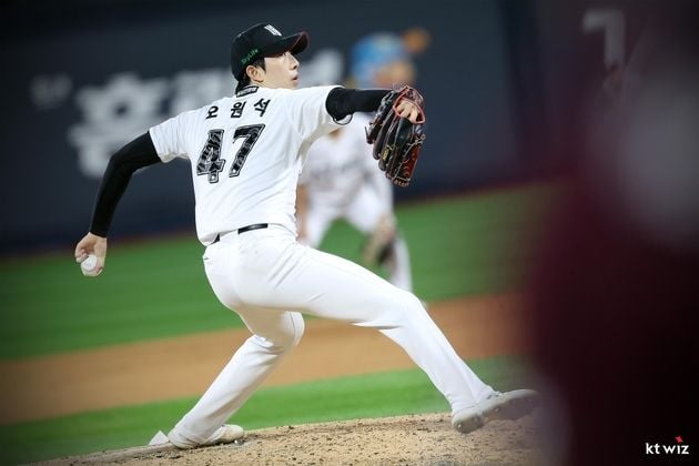 “오원석 6⅓이닝 무실점”…kt, 황재균 100안타 앞세워 키움 7-0 완파 / 연합뉴스