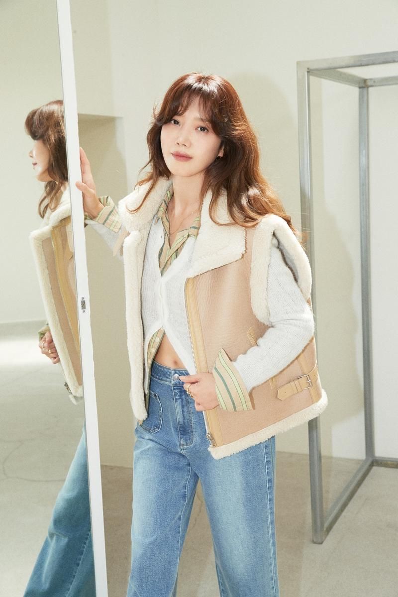 “채정안 라이프스타일이 옷이 됐다”…채컬렉티브 첫 론칭→패션계 집중 조명 / 채컬렉티브