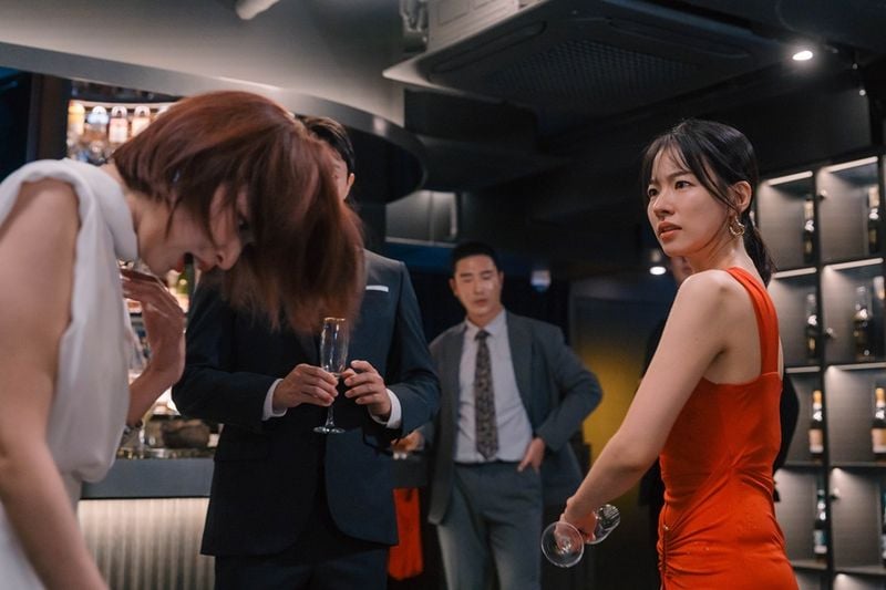 “분노가 폭발한 순간”…이시아, ‘친밀한 리플리’ 재벌가 파티→따귀 맞대응 / ㈜네오엔터테인먼트, 스튜디오 봄