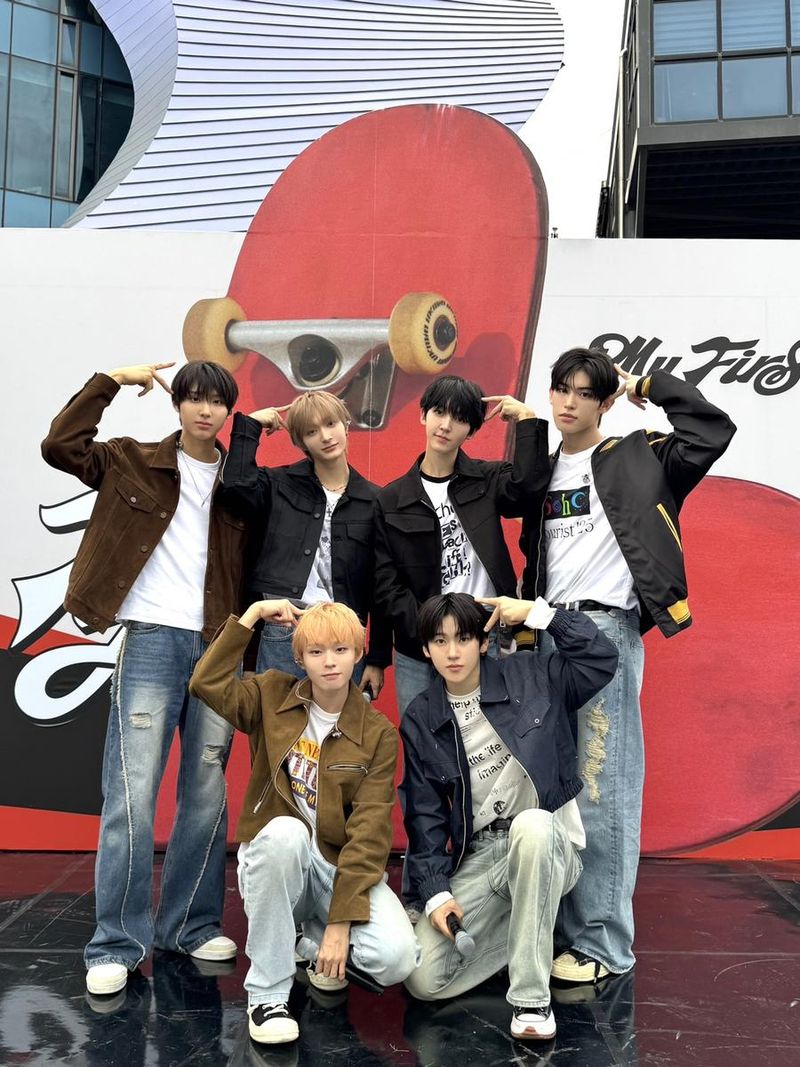 “킥플립, 한터·써클차트 올라선 신예”…‘My First Flip’ 타이틀곡 버스킹→컴백 활약 예고 / JYP엔터테인먼트
