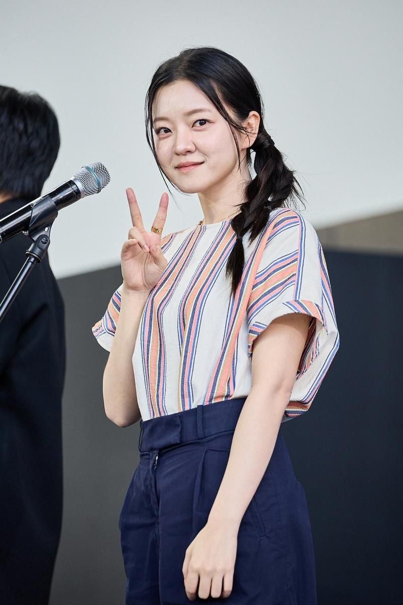 “씨네큐브의 시간, 극장은 살아 있다”…고아성·윤가은, ‘극장의 시간들’ 부산국제영화제 전석 매진→예술영화관 25년의 의미 / 티캐스트