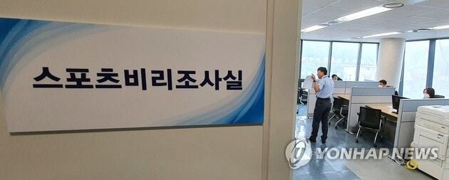 "2천900만원 수수 확인"…A군청 감독, 선수 상대 금품 요구로 수사 의뢰 / 연합뉴스