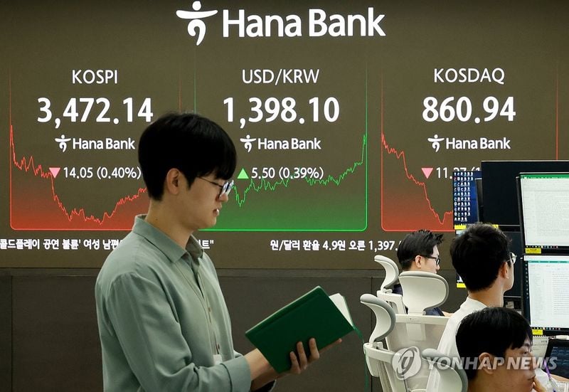 코스피, 사상 최고점 기록 후 0.40% 하락…외국인 매도에 3,470선 후퇴