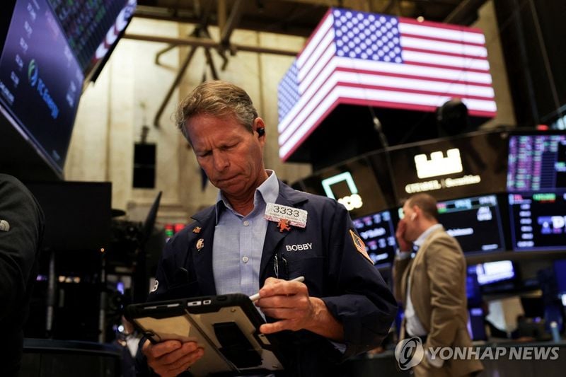 뉴욕증시 3대 지수 이틀째 하락…‘AI 고평가’ 논란에 S&P500 0.28%↓