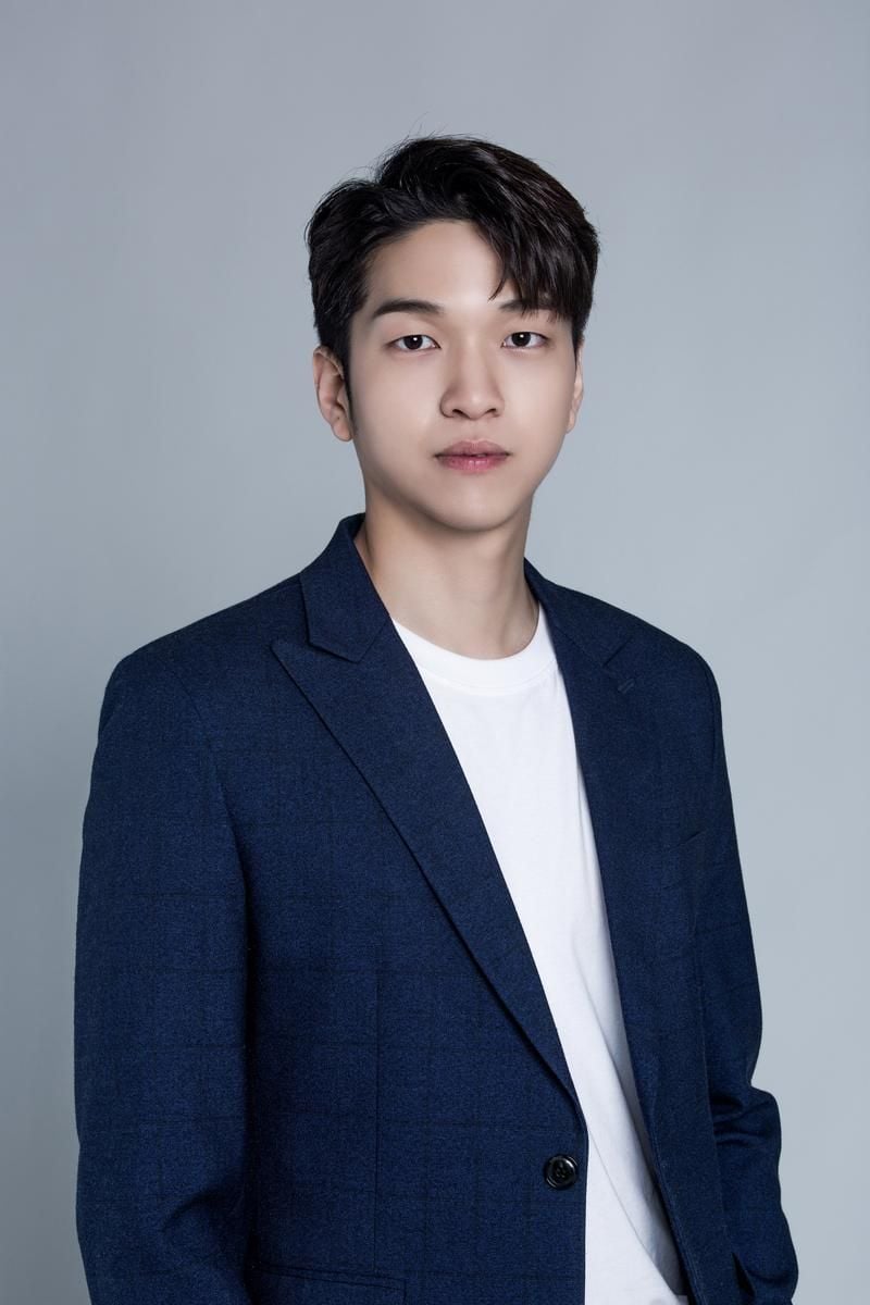 “웃음으로 꽉 채운 무대”…유재필, ‘아니, 그러니까’ 연극 도전→대학로 기대감 / FNC엔터테인먼트