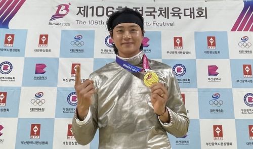 “15-8 결승 승리”…오상욱, 구본길 제압하며 전국체전 사브르 정상 / 연합뉴스