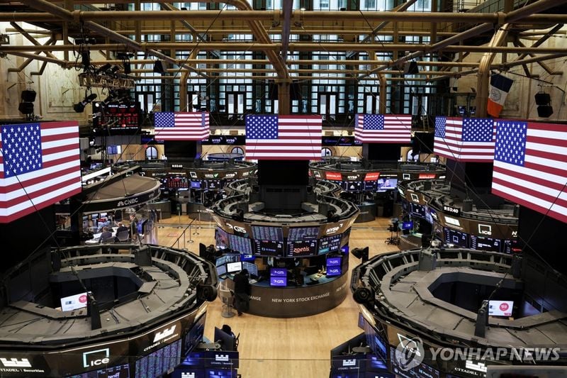 뉴욕증시 3대 지수 0.5% 안팎 동반 하락…2분기 美 GDP '깜짝 성장'에 금리인하 기대 후퇴
