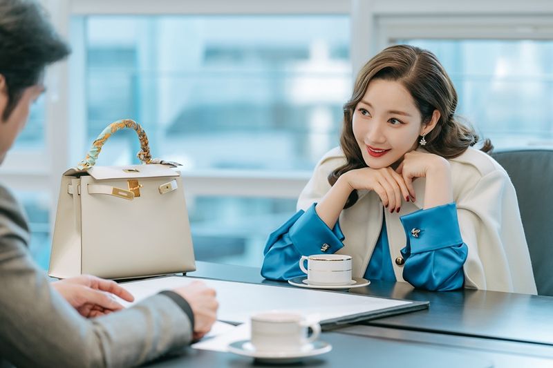 “극단 변신이 폭발했다”…박민영·박희순·주종혁, ‘컨피던스맨KR’ 비주얼 대격돌→글로벌 OTT도 들썩