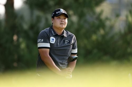 “보기 없이 버디 12개”…황중곤, 현대해상 대회 2R 단독 선두 질주 / 연합뉴스