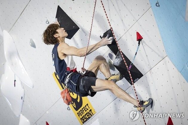 “43+금빛 등반”…이도현, 세계선수권 리드 남자부 첫 우승 / 연합뉴스