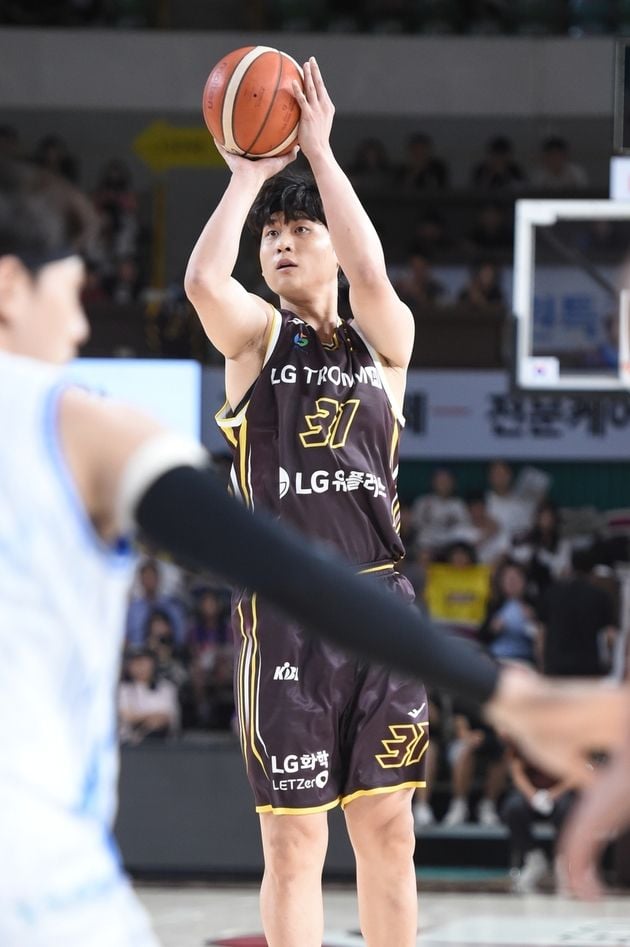 “박정현 3점슛 3개·19점 활약”…LG, 가스공사 꺾고 시범경기 2연승 / 연합뉴스