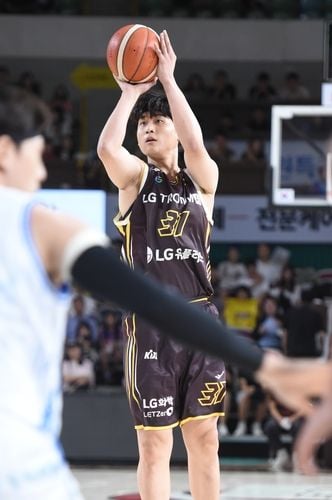 “마레이·유기상 공백 극복”…LG, 가스공사 꺾고 시범경기 2연승 / 연합뉴스