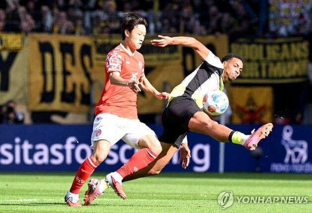 “부상 복귀 후 63분 소화”…이재성, 마인츠 선발 출전 도르트문트에 0-2 패 / 연합뉴스