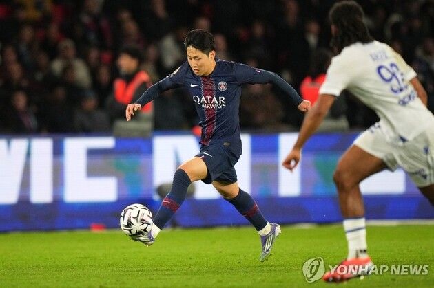 “세트피스 두 골 견인”…이강인, PSG 오세르전 선발 맹활약 / 연합뉴스