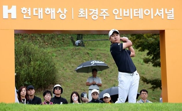 “18번 홀 2.5ｍ 버디”…전가람, 현대해상 최경주 인비테이셔널 극적 우승 / 연합뉴스