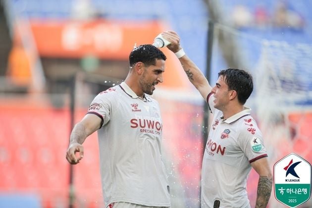 “최치웅 극장골 결승”…수원FC, 제주에 4명 퇴장 속 4-3 승리로 9위 도약 / 연합뉴스