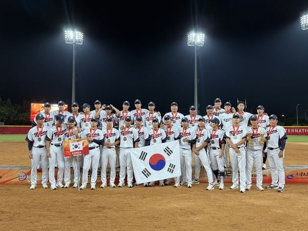 “4회 역전·7회 쐐기타”…한국, 중국 꺾고 아시아야구선수권 3위 / 연합뉴스