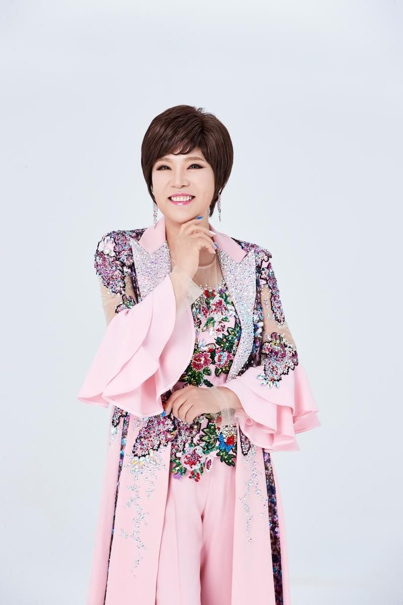 “김연자, 명곡으로 경고”…‘112파티’에서 울린 보이스피싱 예방 메시지→가요계는 주목 / 초이크리에이티브랩