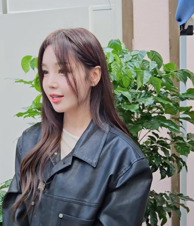 “노래로 피어난 온기”…남규리, ‘만나샘’ 봉사 현장 감동 선물→팬덤도 한마음 / 남규리