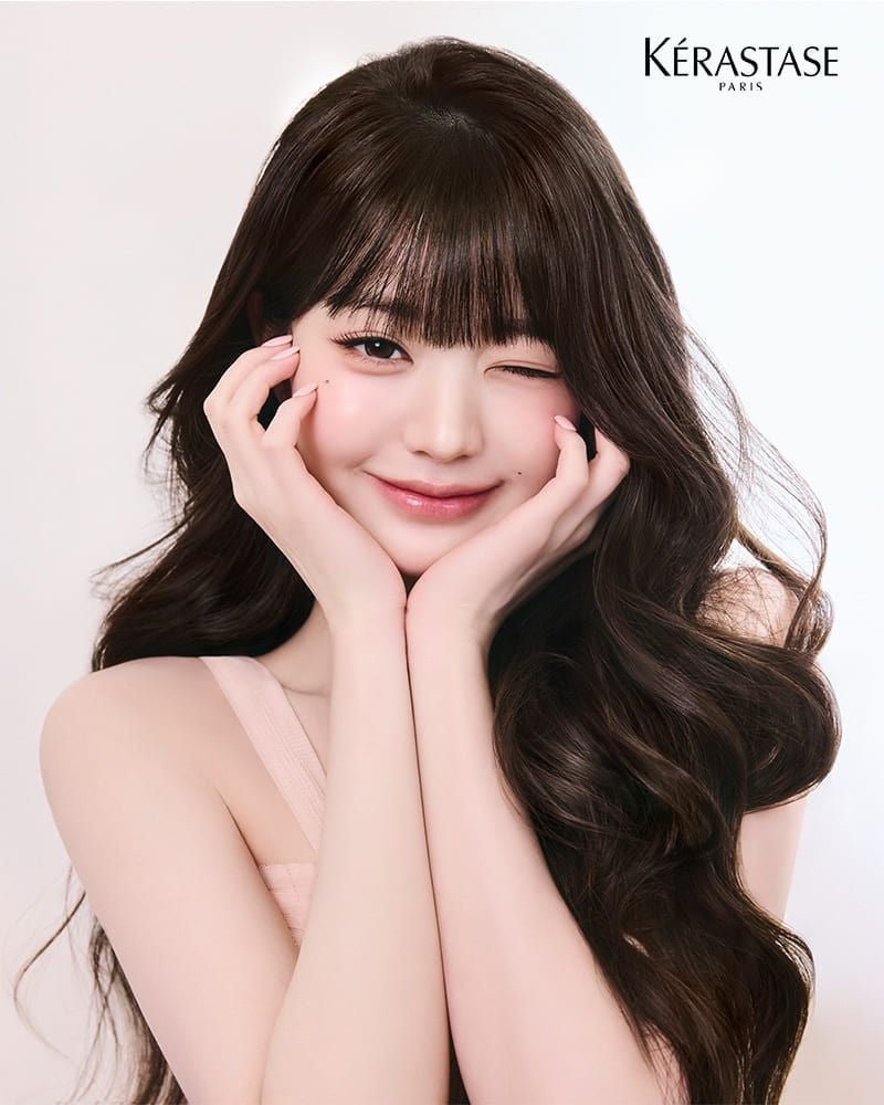 “장원영, 향과 윤기의 완성”…‘글레이즈 퍼퓸헤어오일’ 화보서 럭셔리 미감 드러냈다 / 케라스타즈