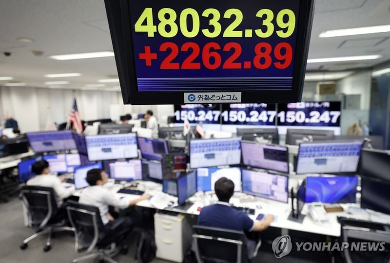 닛케이225 장중 사상 최고치 경신…다카이치 재정확대 정책 기대에 48,527 기록