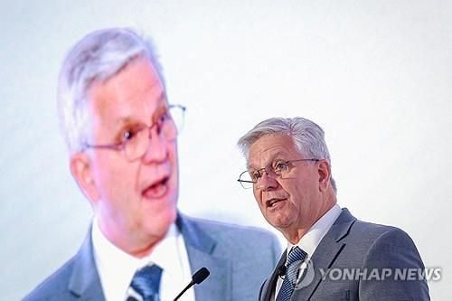 월러 연준 이사 “추가 금리 인하 신중해야”…美 성장률 3.8% 전망