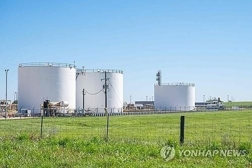 국제유가, 가자지구 휴전·미중 무역갈등에 4% 급락…WTI 59달러선
