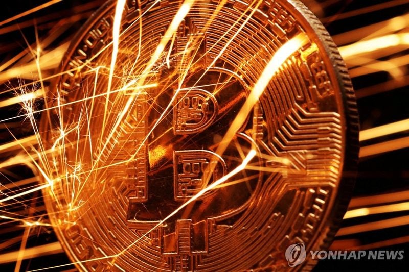 비트코인, 미중 무역 긴장에 8% 급락…11만 달러 하회
