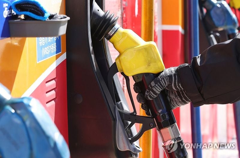 주유소 휘발윳값 2주 연속 하락…경유 5주 만에 하락 전환