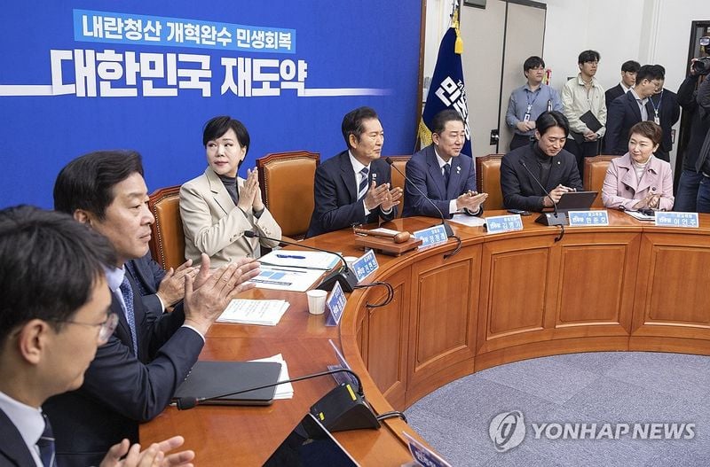 “코스피 4,000 돌파 이끈 것은 정책 일관성”…민주당, 경제안정 성과와 5,000시대 자신감 부각