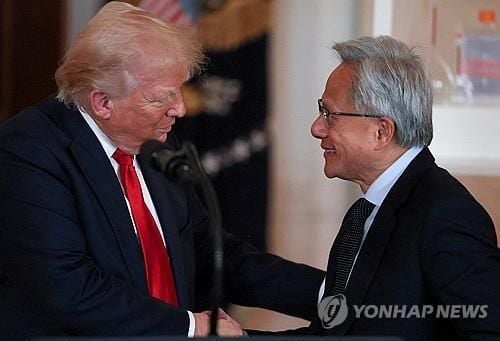 ‘엔비디아’ 시가총액 5조달러 돌파…젠슨 황, 트럼프 백악관 연회장 건설 기부