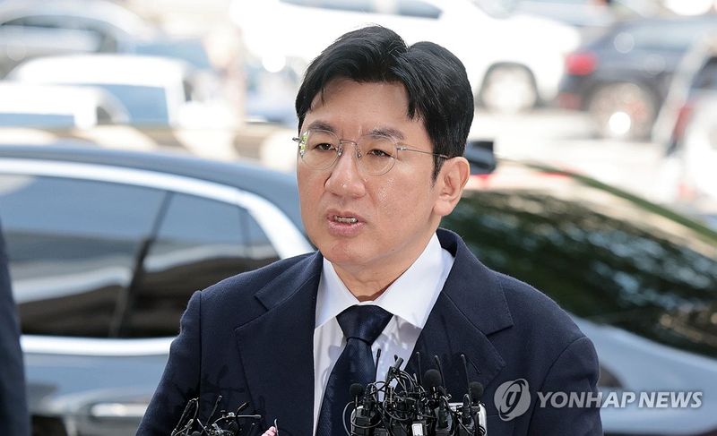 '하이브' 방시혁 1,900억 부당이득 의혹…경찰 3차 소환 조사