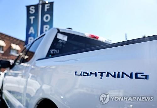 포드, F-150 전기 픽업트럭 생산 중단 검토…전기차 수요 둔화 영향