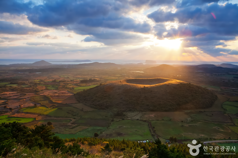출처 : 한국관광공사 포토코리아(아끈다랑쉬 오름)