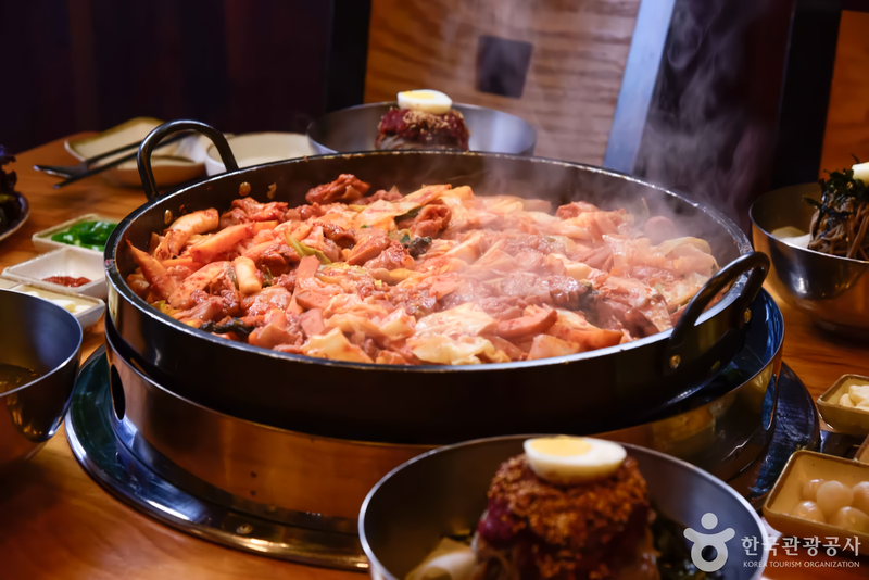 닭갈비 출처 : 한국관광공사 포토코리아