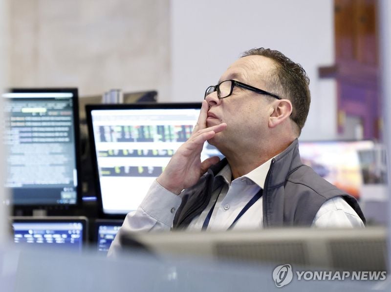 뉴욕증시 기술주 약세로 혼조 출발…나스닥 0.56% 하락